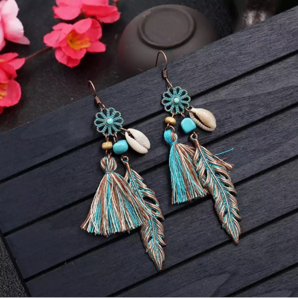 Last one! Vintage boho feather earrings - Picture 2 of 8